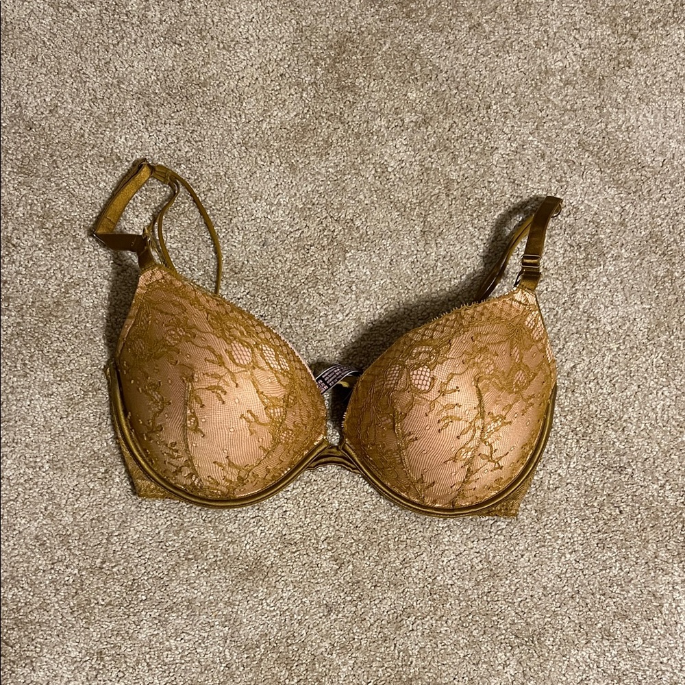 Victoria’s Secret Sexy Tee Lace Push-Up Bra in Champagne Lace